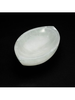 Eye-shaped bowl in Selenite