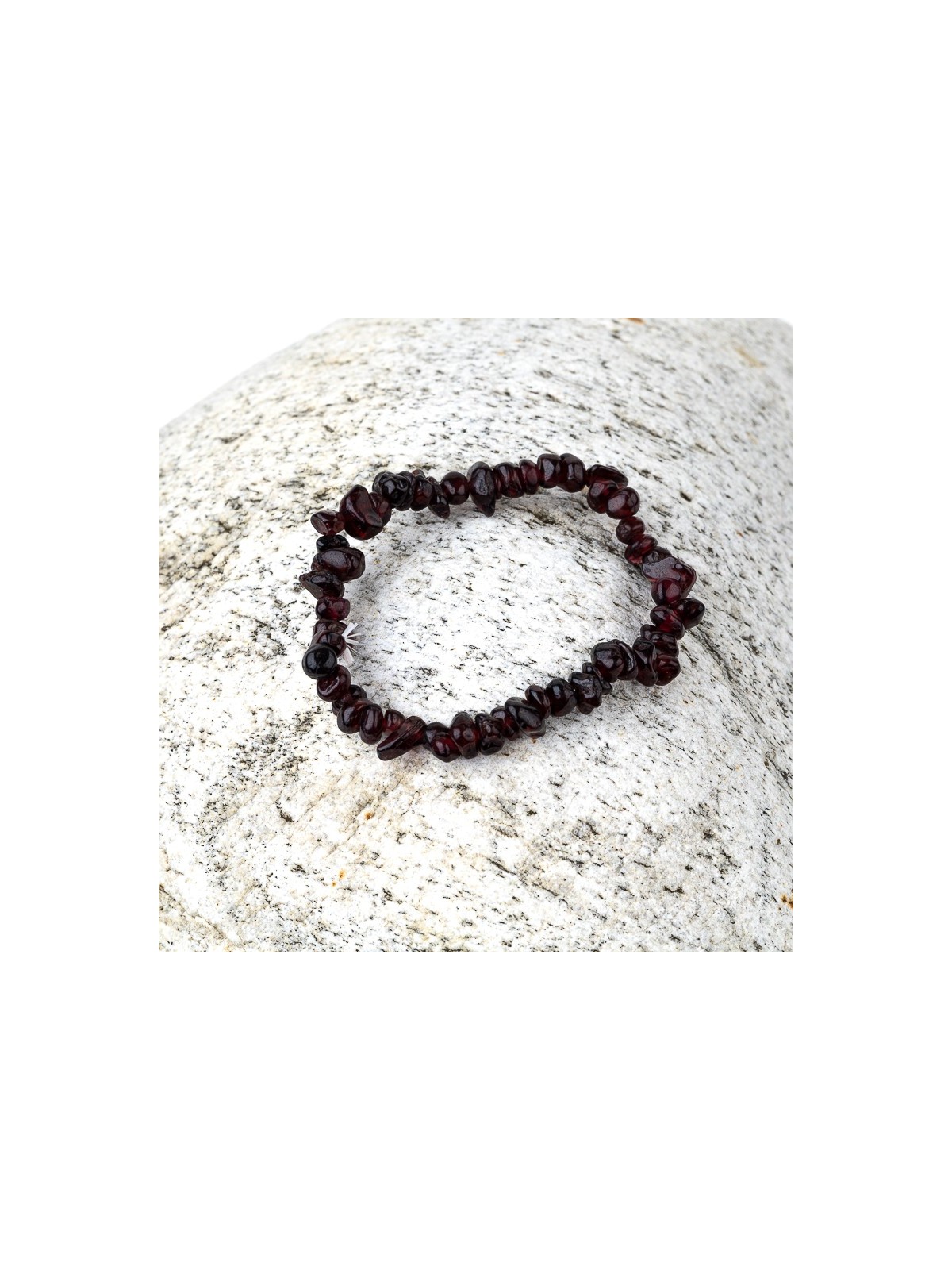 Garnet: property, meaning, uses and jewelry