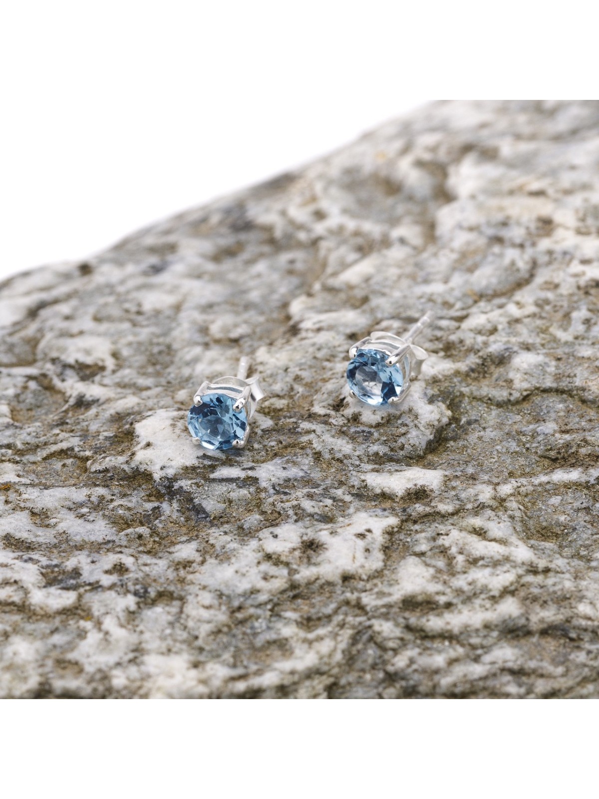 Discover our Topaz Earrings