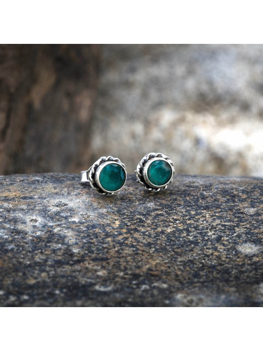 Discover our emerald earrings