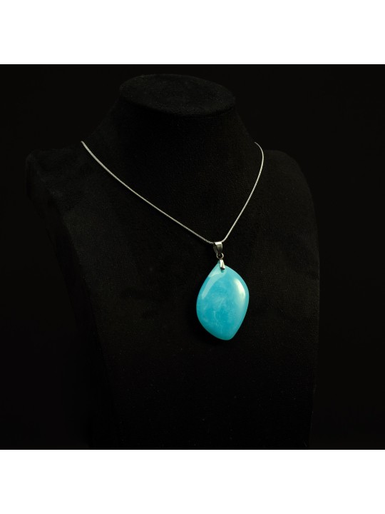 Discover our Indian opal pendants