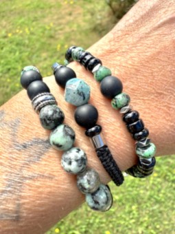 Entdecken Sie unsere Armbänder im grünen Türkis