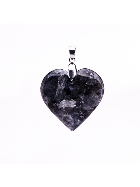 Découvrez les pendentifs de larvikite
