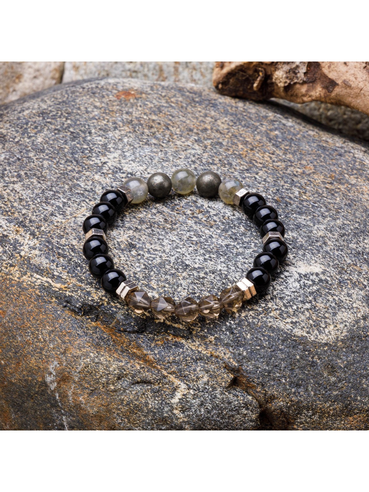Scopri i nostri bracciali in cristalli di protezione