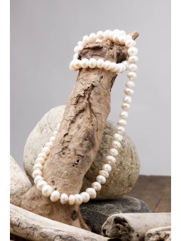 Collar en perlas de río