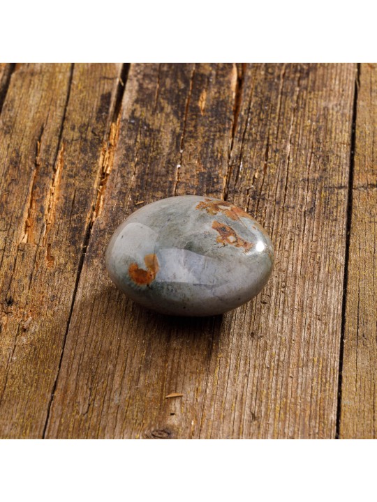 Jade: unique and precious jewels for the modern woman