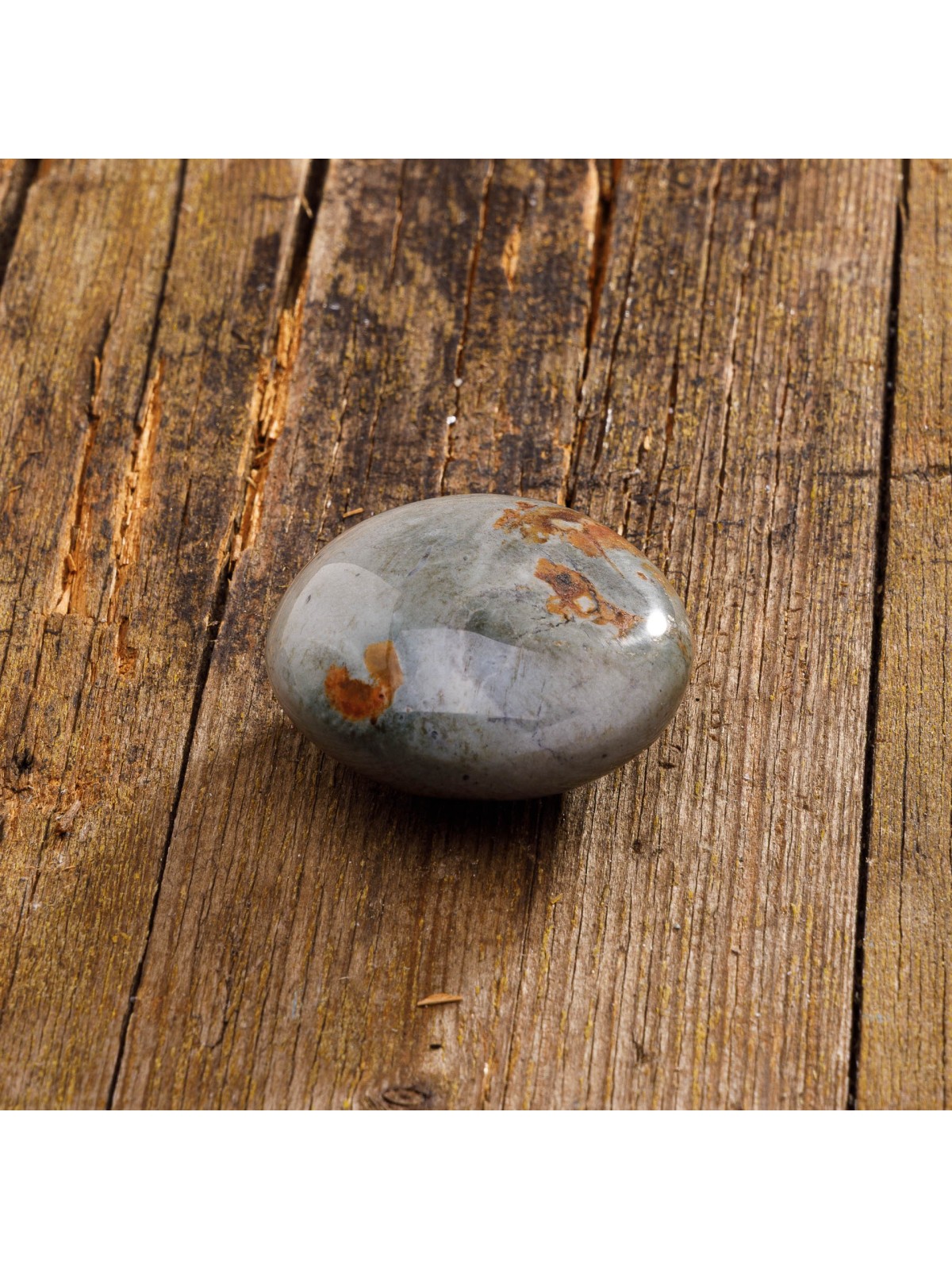 Jade: unique and precious jewels for the modern woman