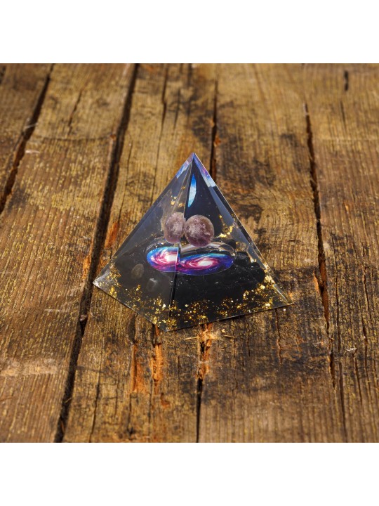 Pyramid organiza con amatista