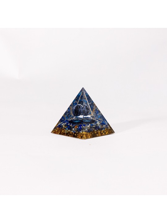 Pyramide organisiert mit Lapislazuli
