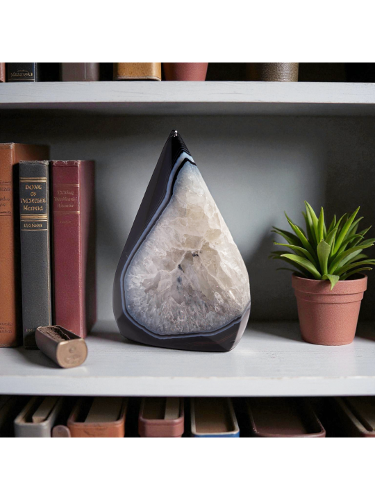 Discover the agate towers