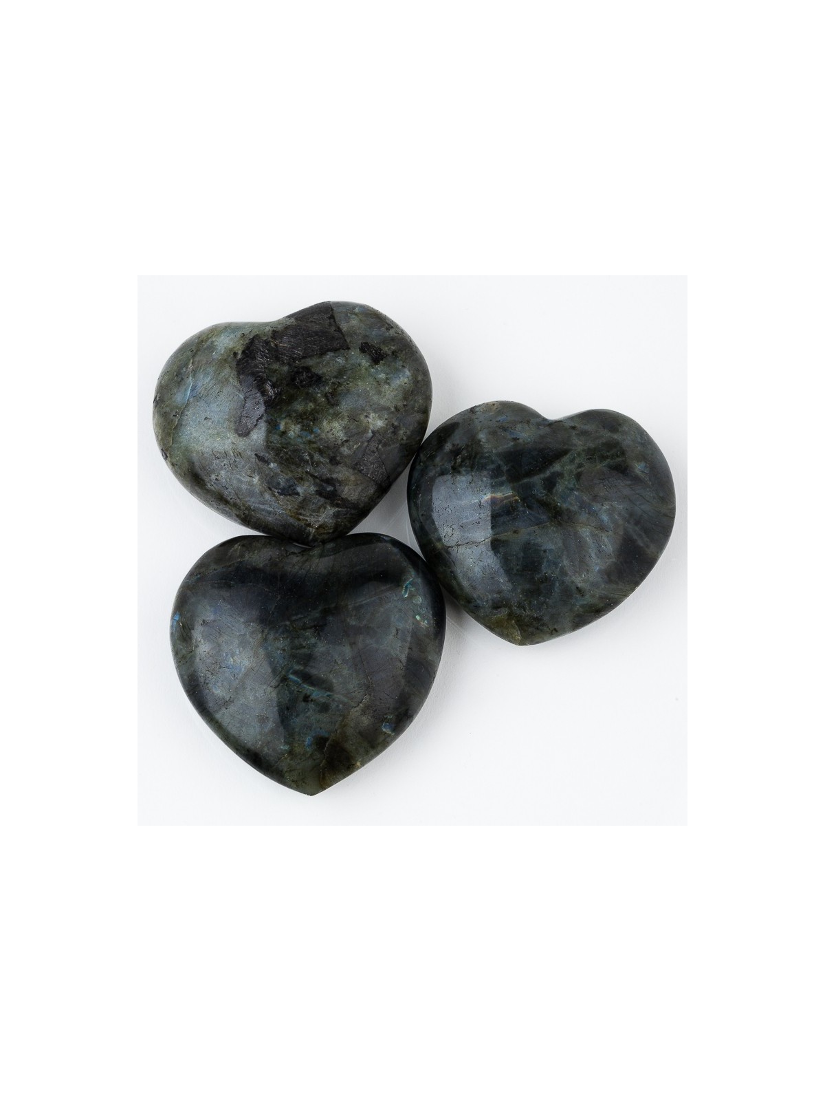 Labradorite: a precious stone from iridescent reflections