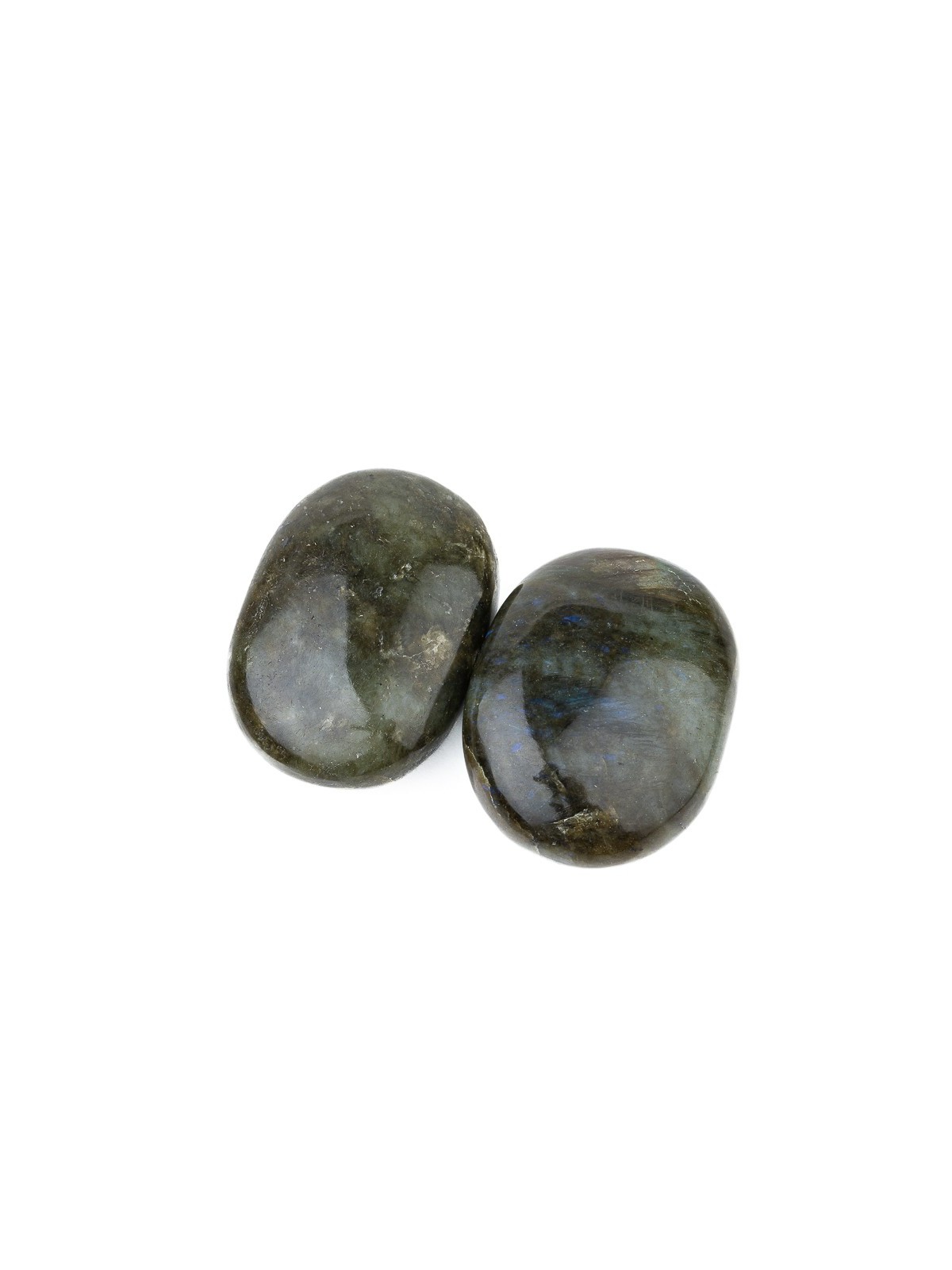 Labradorite: a precious stone from iridescent reflections