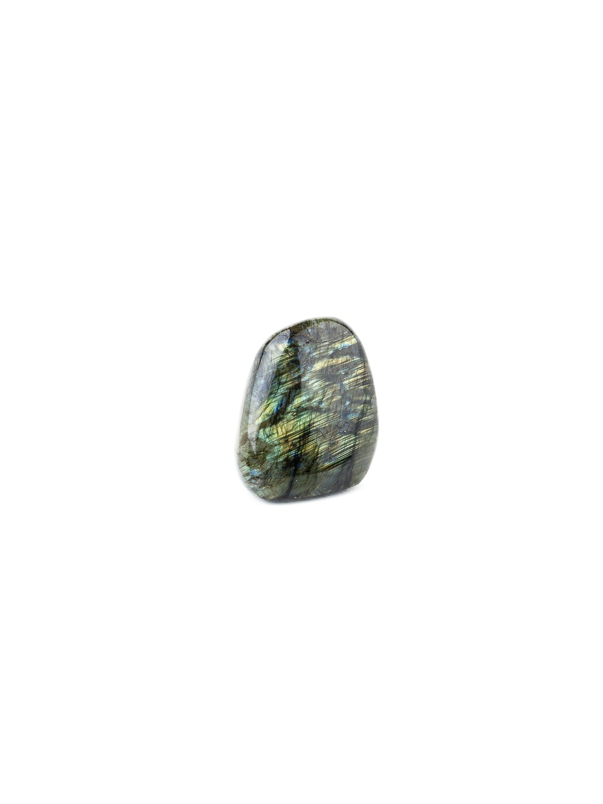 Labradorite: a precious stone from iridescent reflections