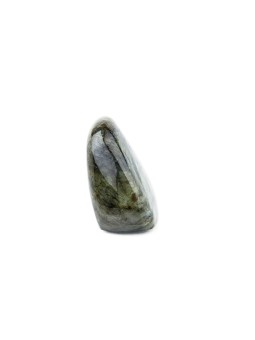 Labradorite: a precious stone from iridescent reflections