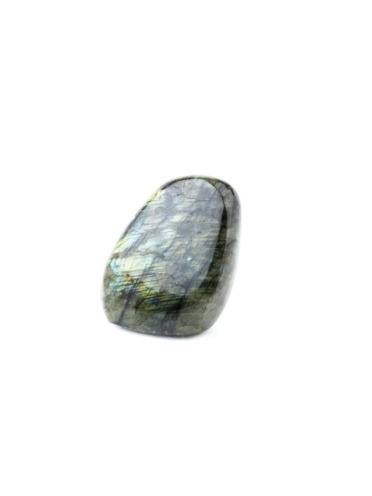 Labradorite: a precious stone from iridescent reflections