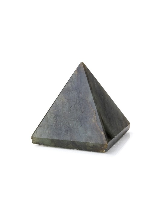 Labradorite: a precious stone from iridescent reflections
