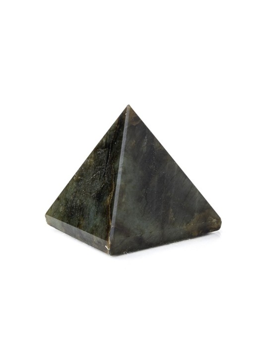 Labradorite: a precious stone from iridescent reflections