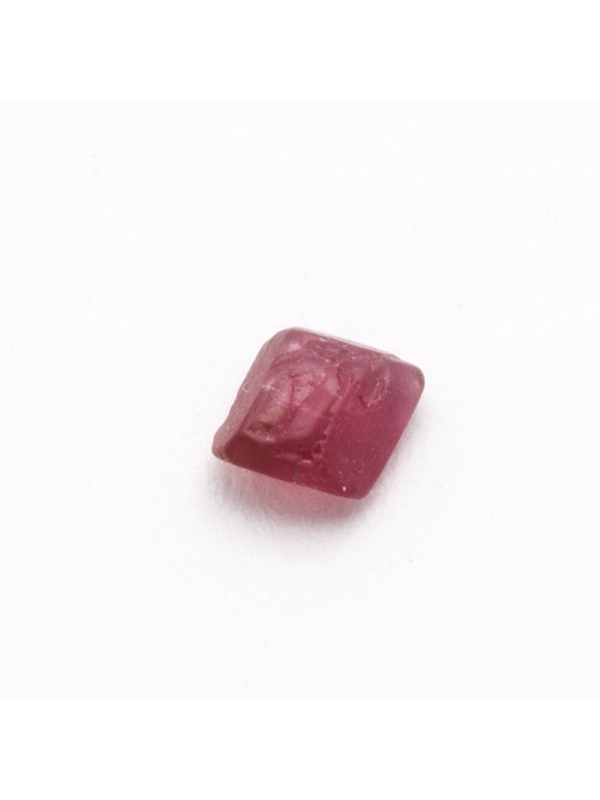 Discover the red spinel Discover the red spinel
